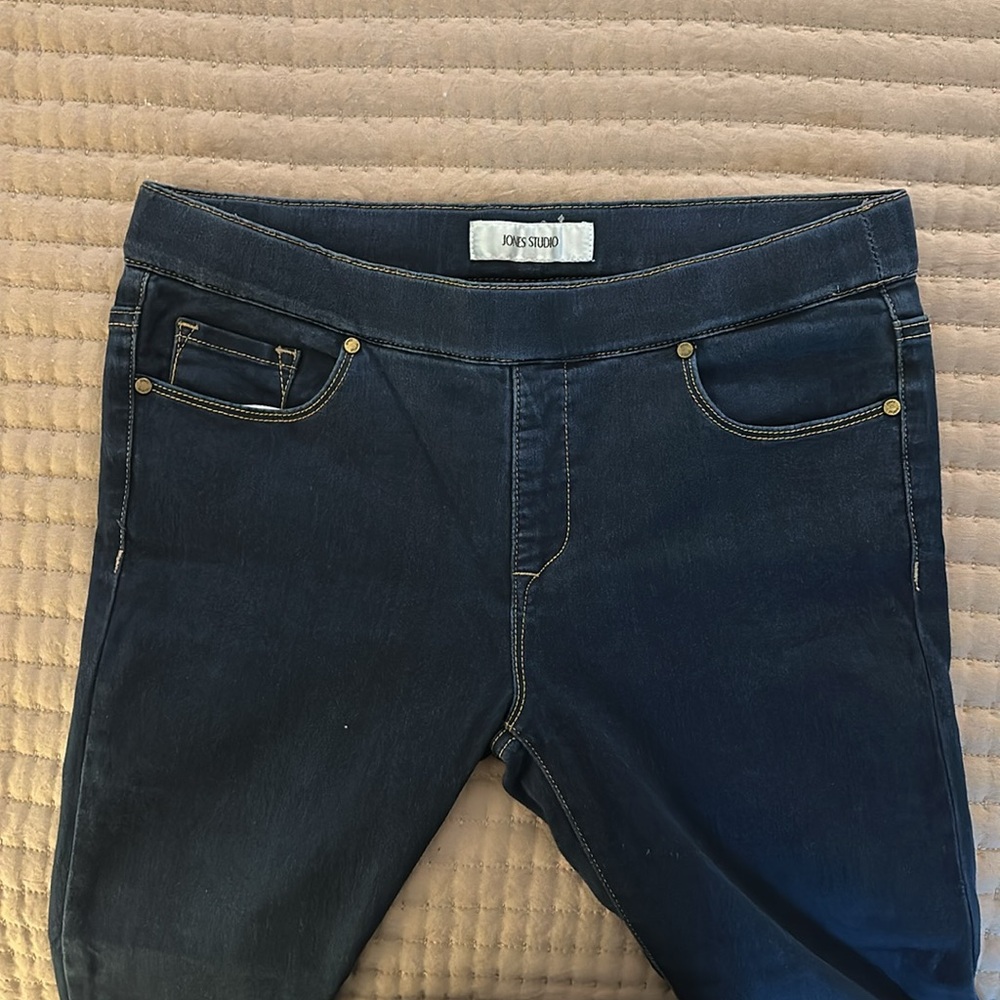 Jones Studio Jeans - Picture 2 of 5